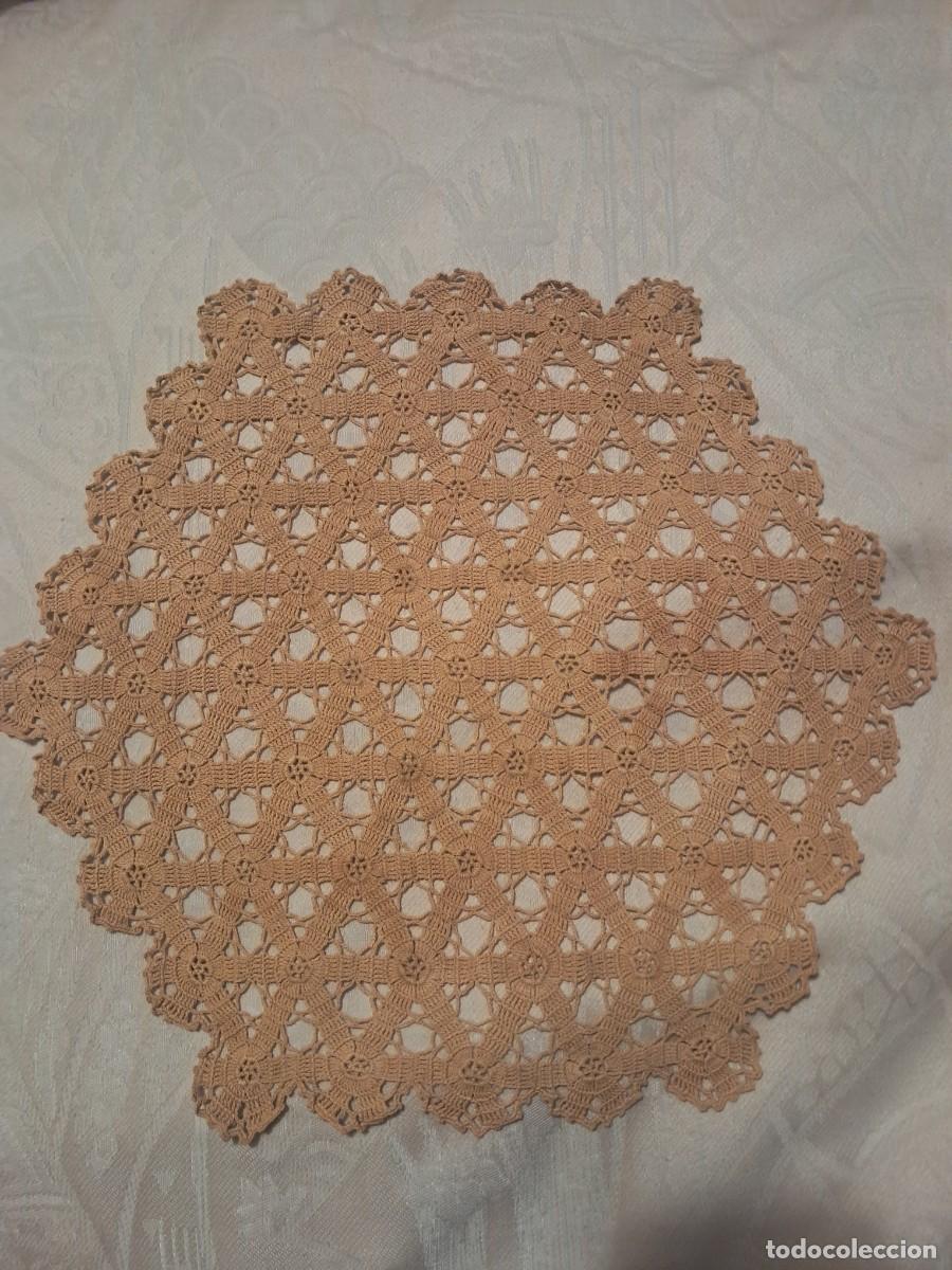 Antig&uuml;edades: Tapete hexagonal ganchillo beige antiguo - Foto 1