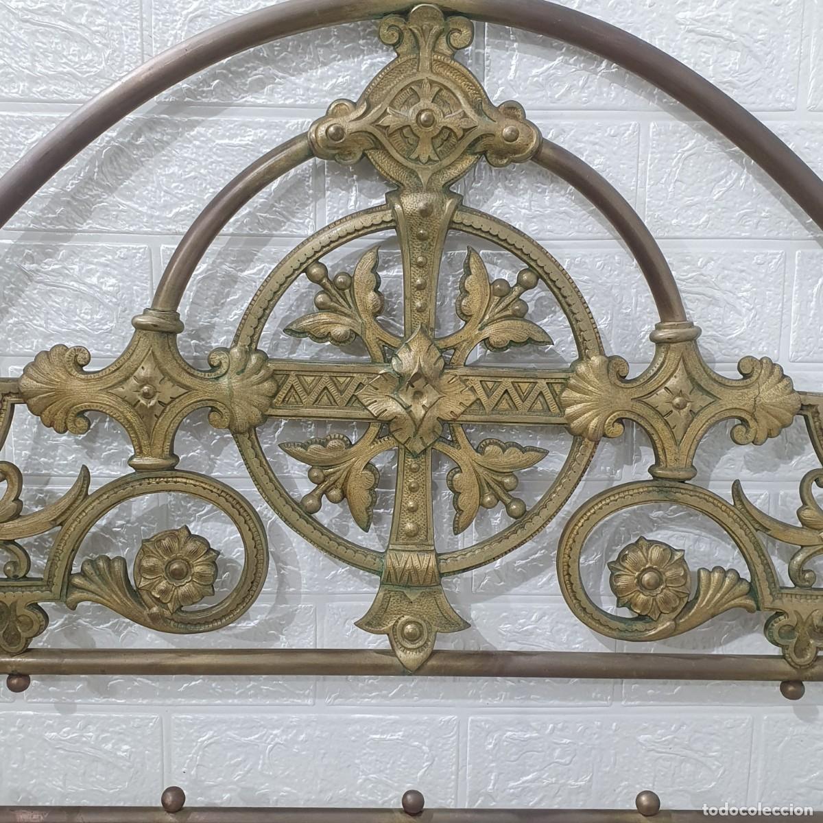 Antig&uuml;edades: Antigua cama de bronce y lat&oacute;n - Foto 4
