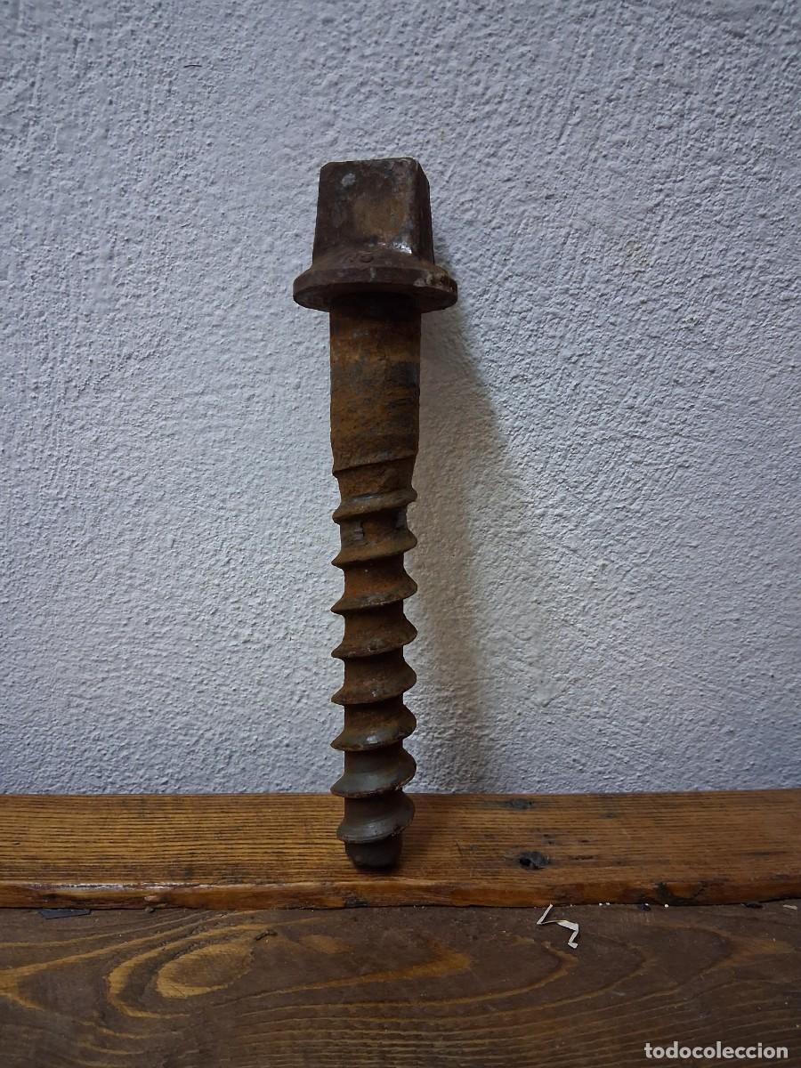 Antig&uuml;edades: Tornillo del a&ntilde;o 05 2025? tren ferrocarril RN - Foto 1