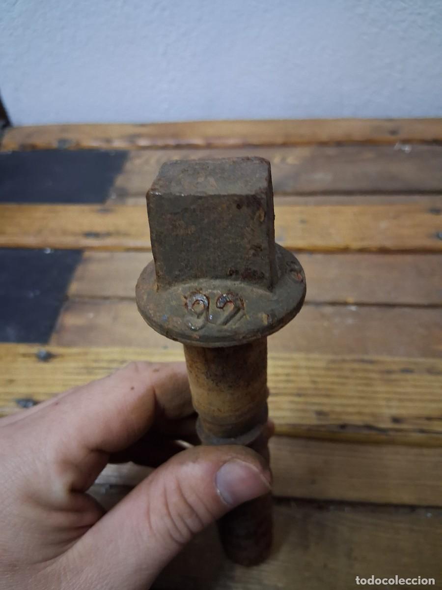 Antig&uuml;edades: Tornillo del a&ntilde;o 92 1992? tren ferrocarril - Foto 1