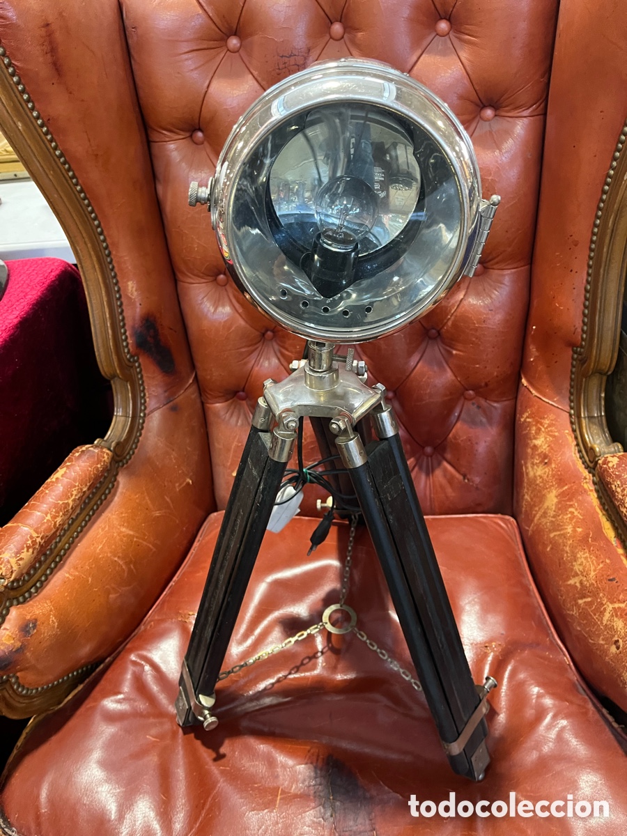 Antig&uuml;edades: Foco autom&oacute;vil antiguo sobre tr&iacute;pode - Foto 1