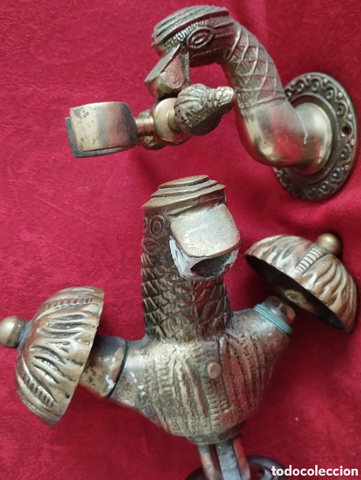 Antig&uuml;edades: Antiguo Grifo y Soporte Bronce. - Foto 1