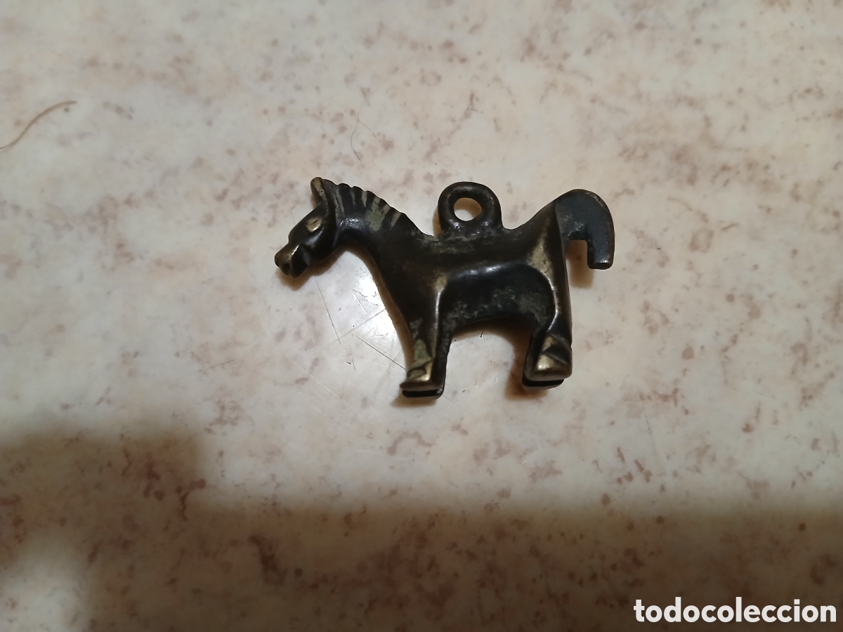 Antig&uuml;edades: Caballo celta de bronce.colgante antiguo