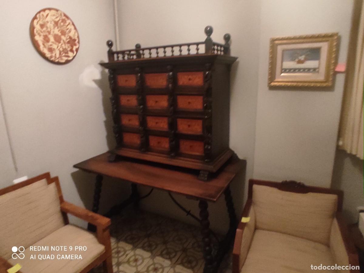 Antig&uuml;edades: c&oacute;moda/bargue&ntilde;o con figuras talladas - Foto 3
