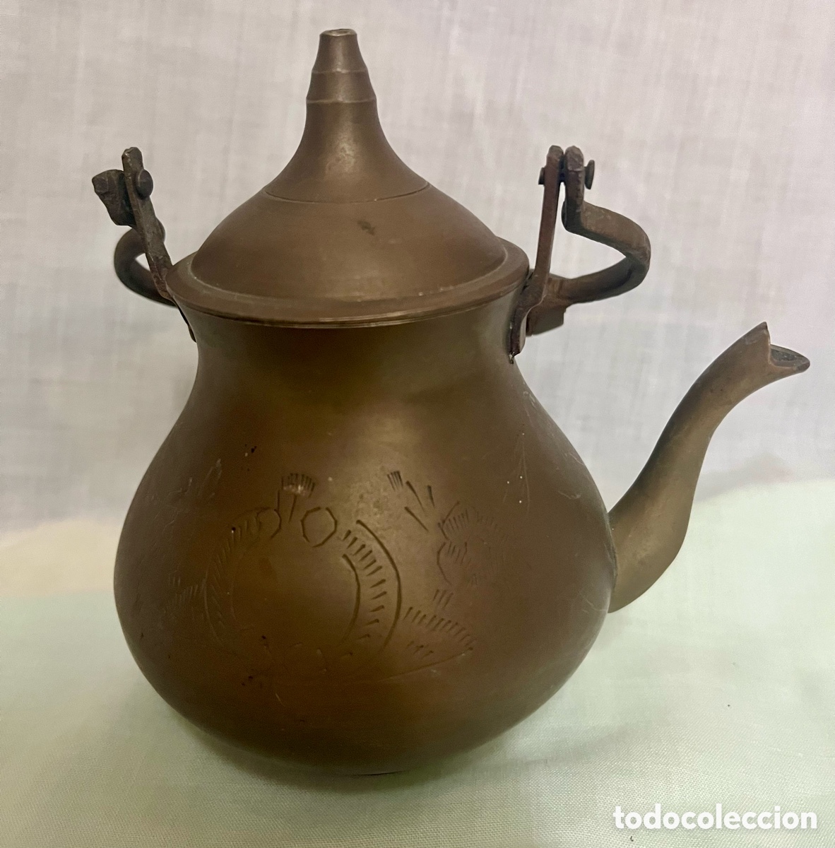 Antig&uuml;edades: ANTIGUA TETERA DE BRONCE CON MANGO MADERA - Foto 5
