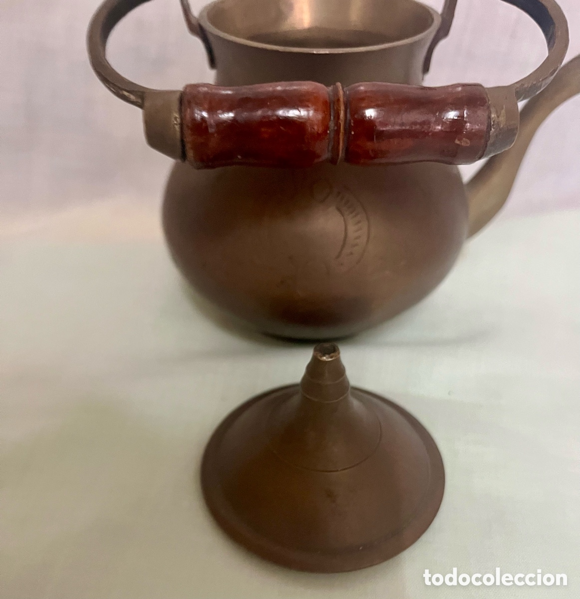 Antig&uuml;edades: ANTIGUA TETERA DE BRONCE CON MANGO MADERA - Foto 11