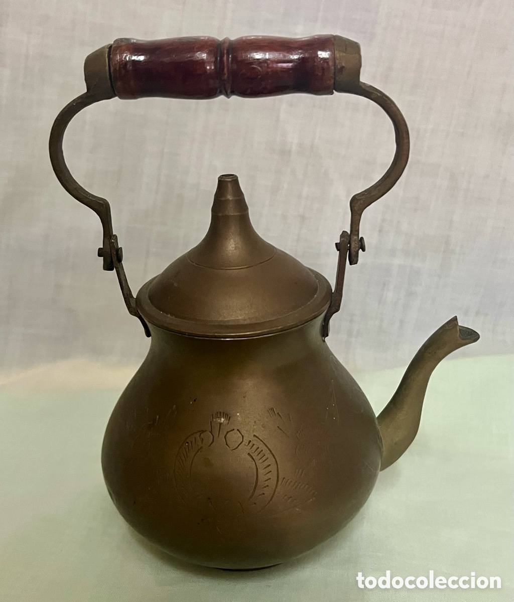 Antig&uuml;edades: ANTIGUA TETERA DE BRONCE CON MANGO MADERA - Foto 2