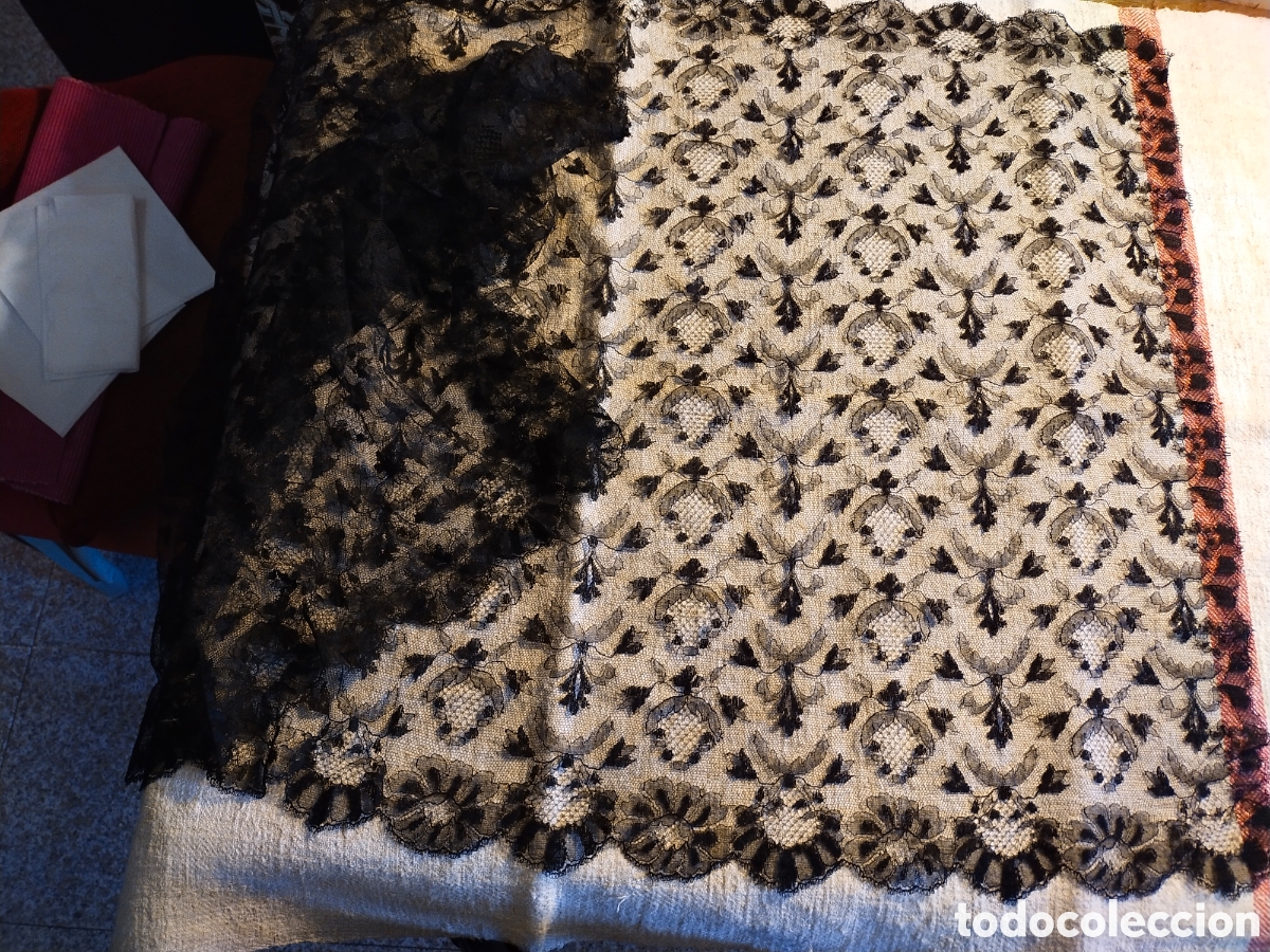 Antig&uuml;edades: Mantilla velo de encaje Chantilly - Foto 1