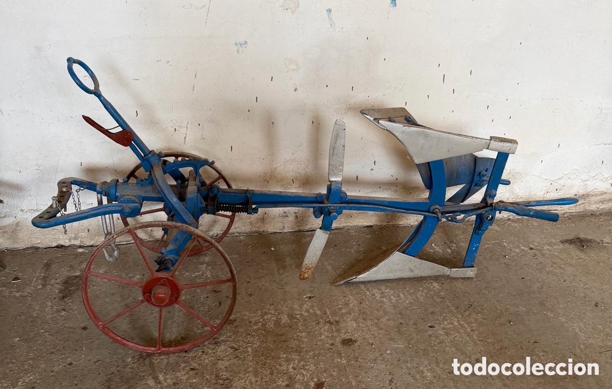 Antig&uuml;edades: Arado antiguo AJURIA de vertedera - Foto 1