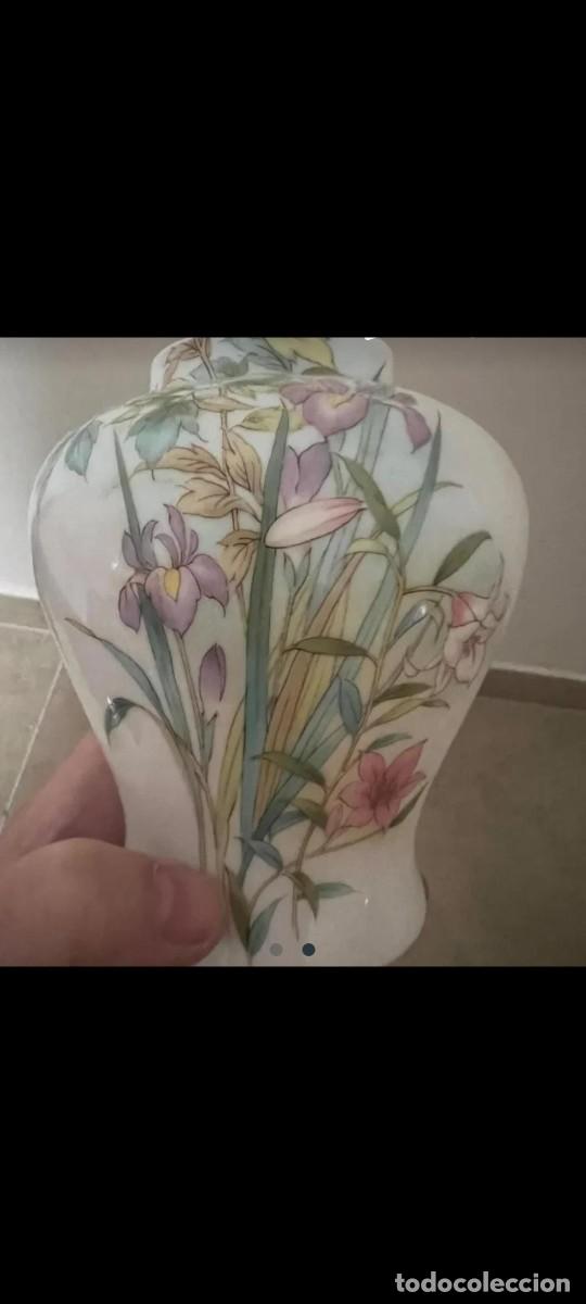 Antig&uuml;edades: Jarr&oacute;n de porcelana con flores - Foto 1