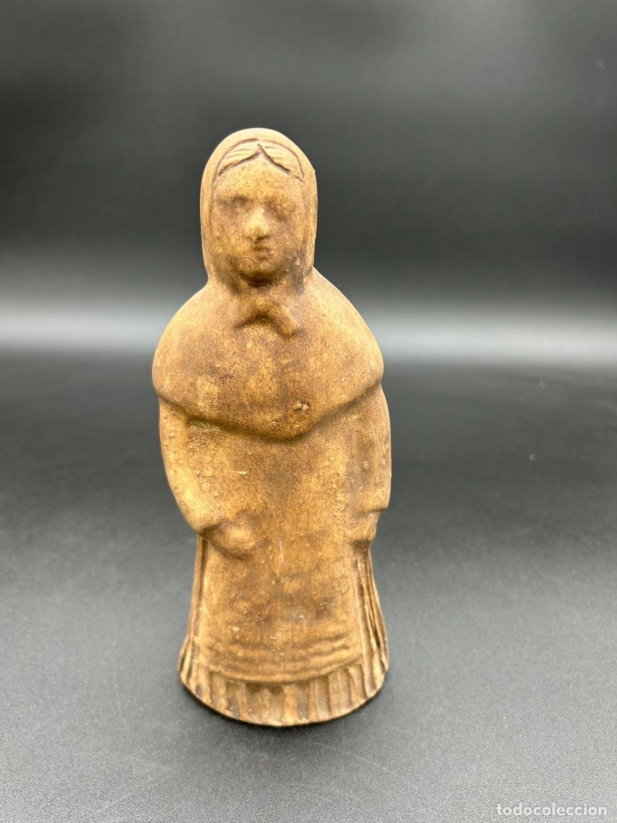 Antig&uuml;edades: Figura de payesa ibicenca, de barro - Foto 1