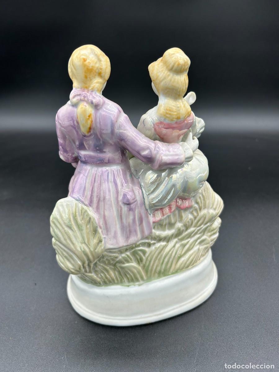 Antig&uuml;edades: Pareja rom&aacute;ntica de cer&aacute;mica - Foto 2