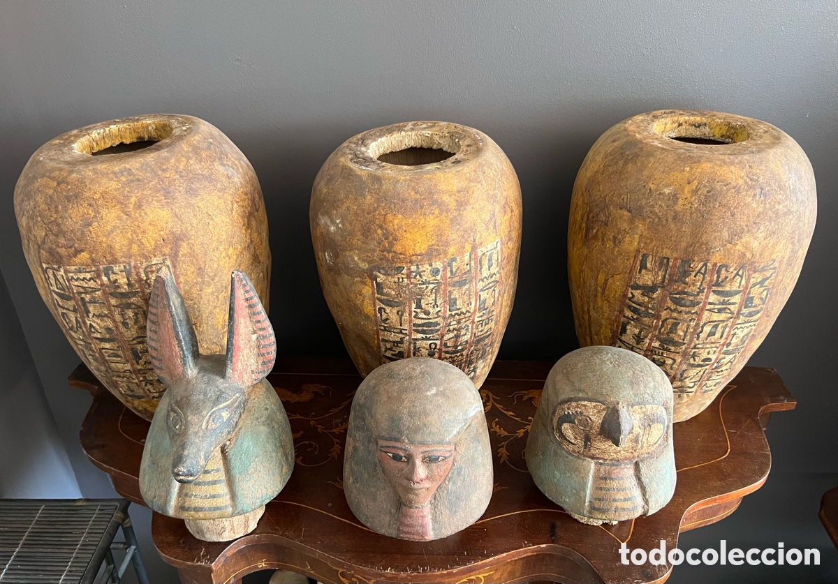 Antig&uuml;edades: Vasos Canopes de madera policromada - Foto 3
