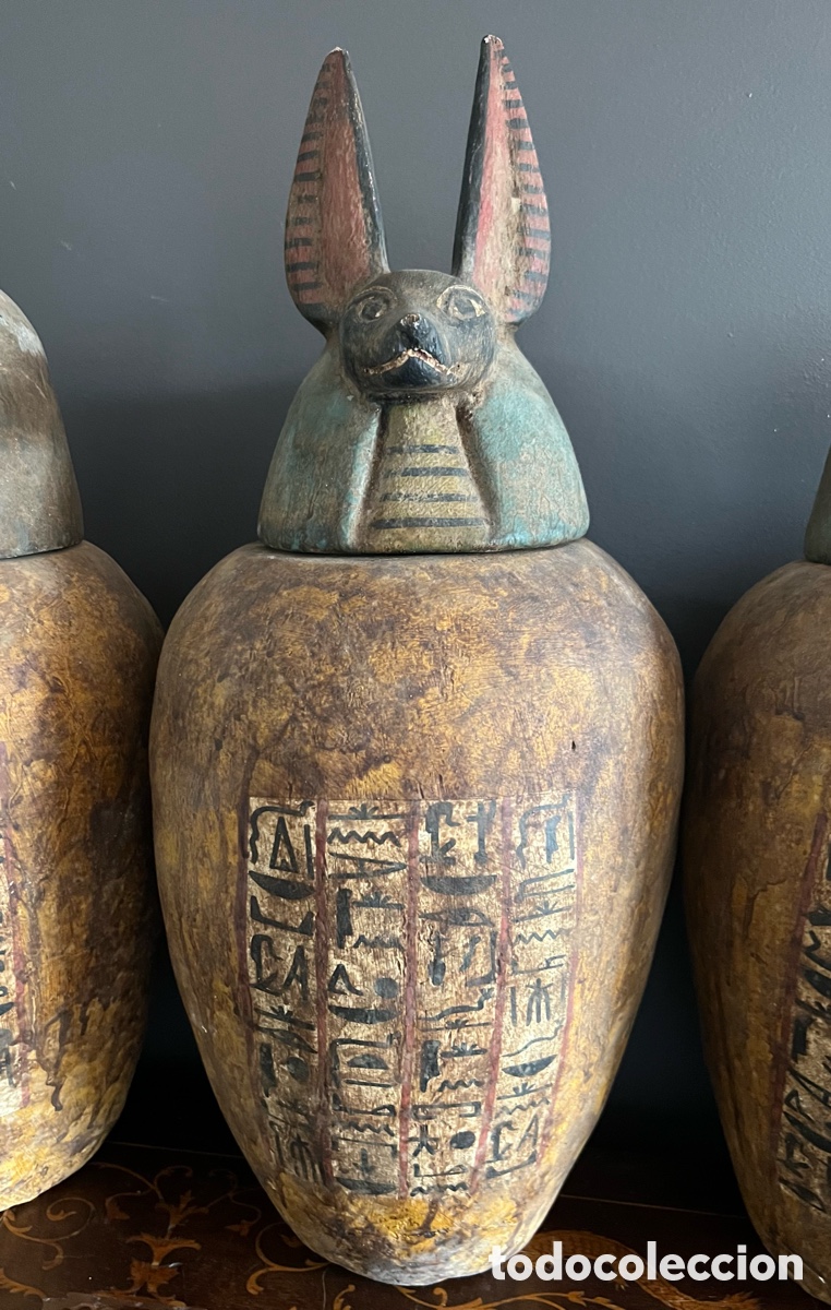 Antig&uuml;edades: Vasos Canopes de madera policromada - Foto 10