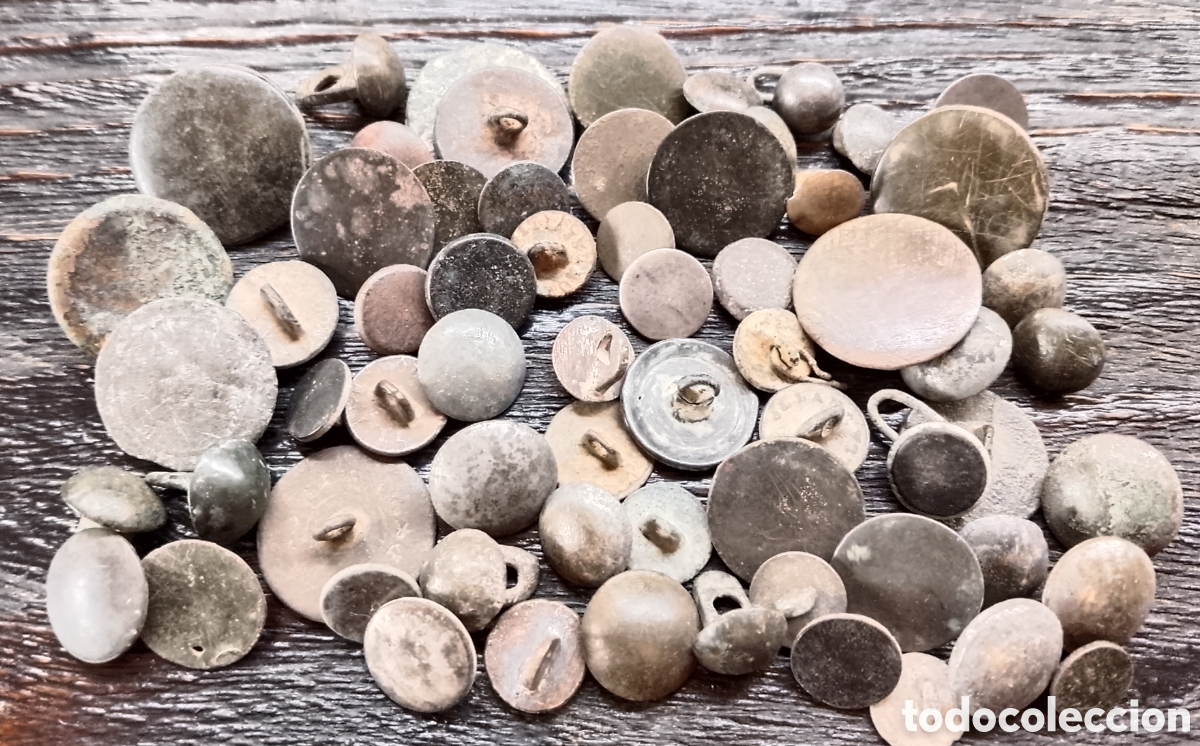 Antiguidades: Lote 65 botones de bronce siglo XVII -XIX