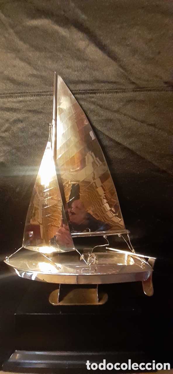Antig&uuml;edades: Velero de Plata con base Madera - Foto 1