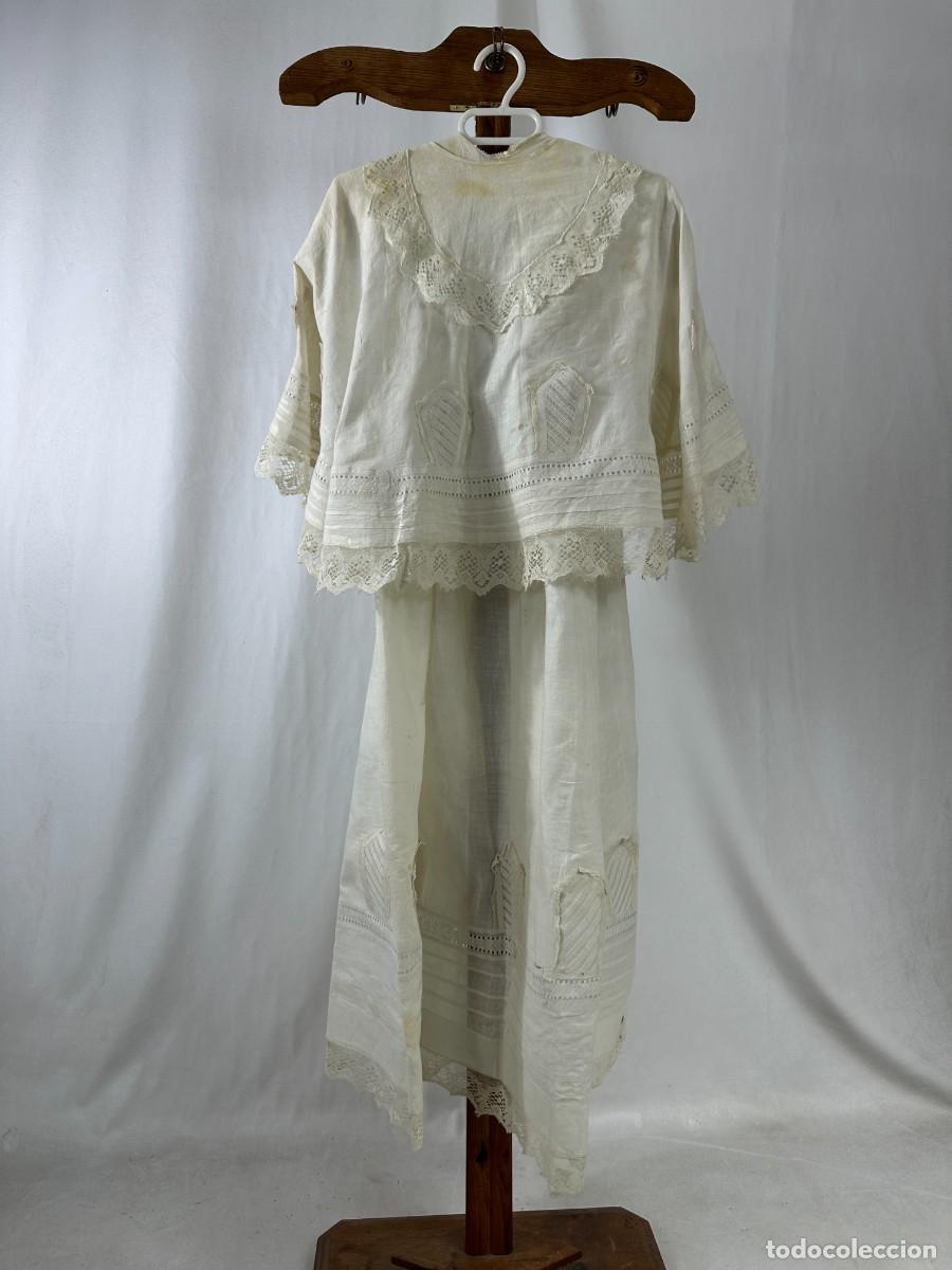 Antig&uuml;edades: Antiguo vestido y capa de cristianar - Foto 1