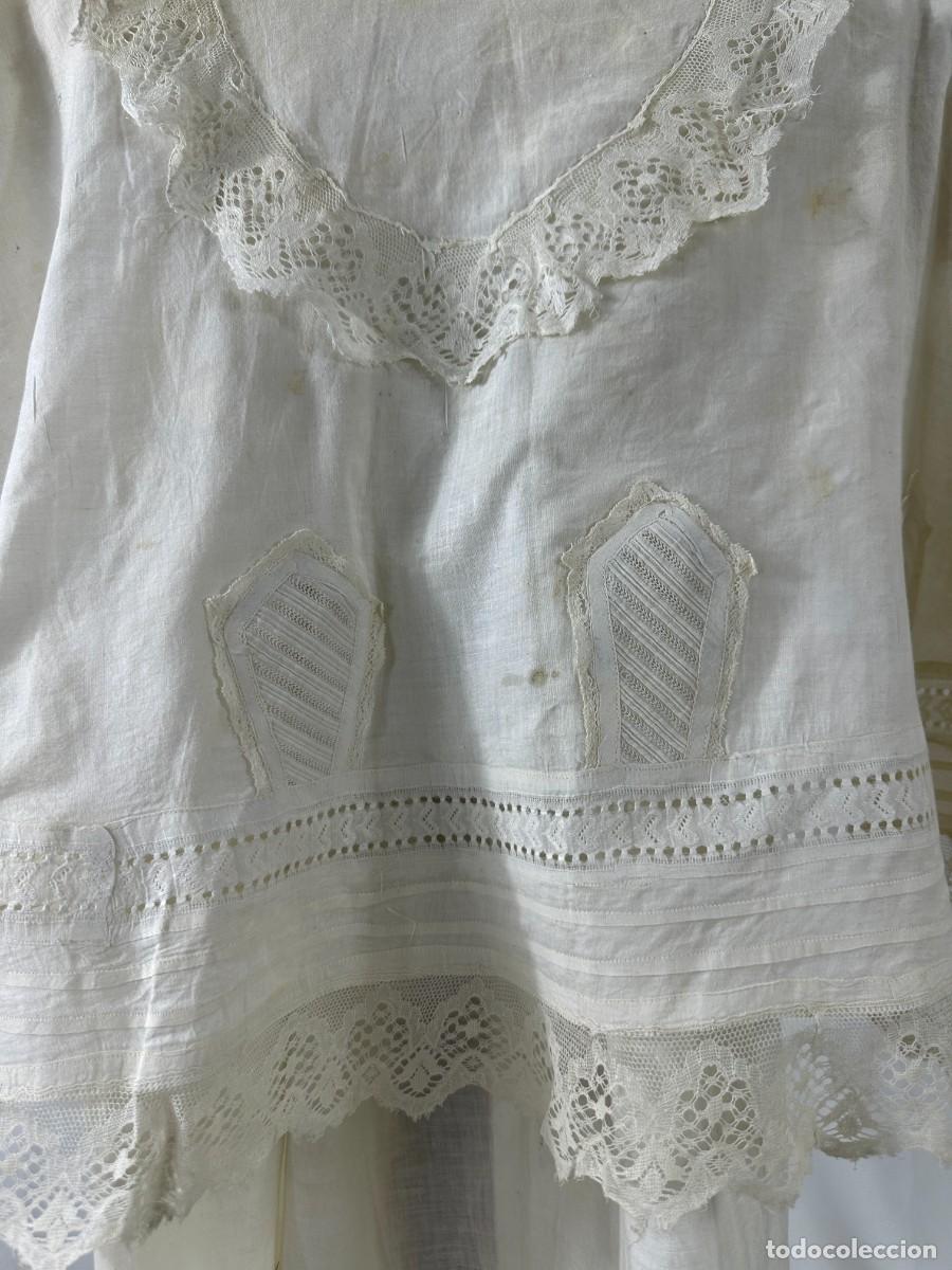 Antig&uuml;edades: Antiguo vestido y capa de cristianar - Foto 2