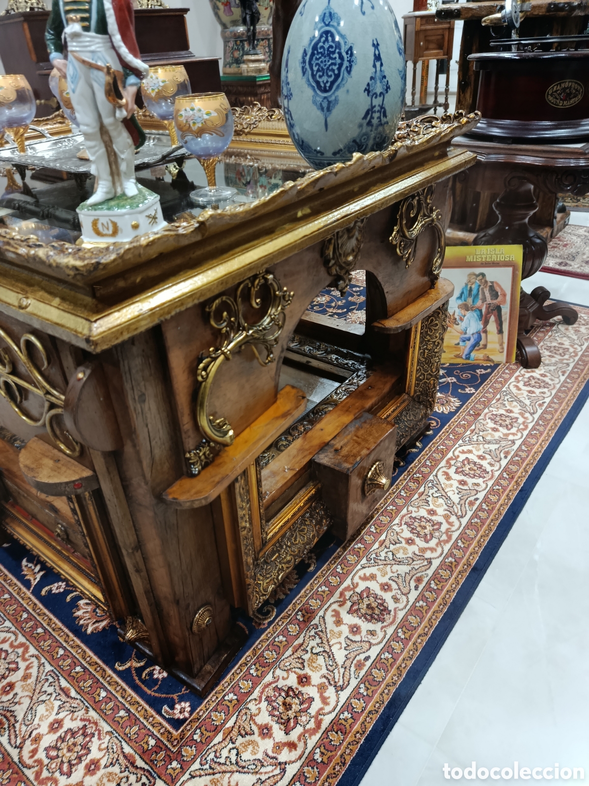 Antig&uuml;edades: Mesa de centro de madera con reja y cristal - Foto 2
