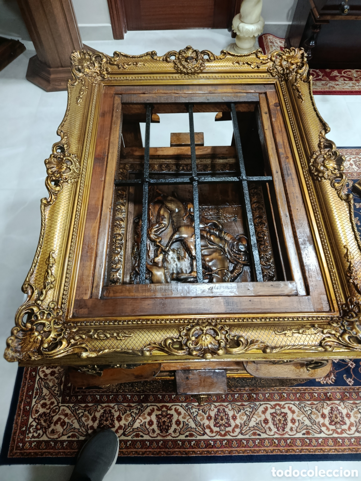Antig&uuml;edades: Mesa de centro de madera con reja y cristal - Foto 8