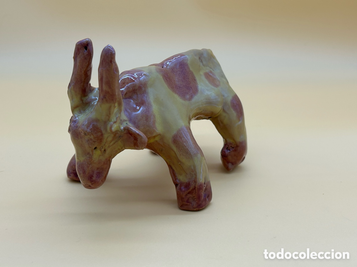 Antig&uuml;edades: Toro de barro esmaltado - Foto 1