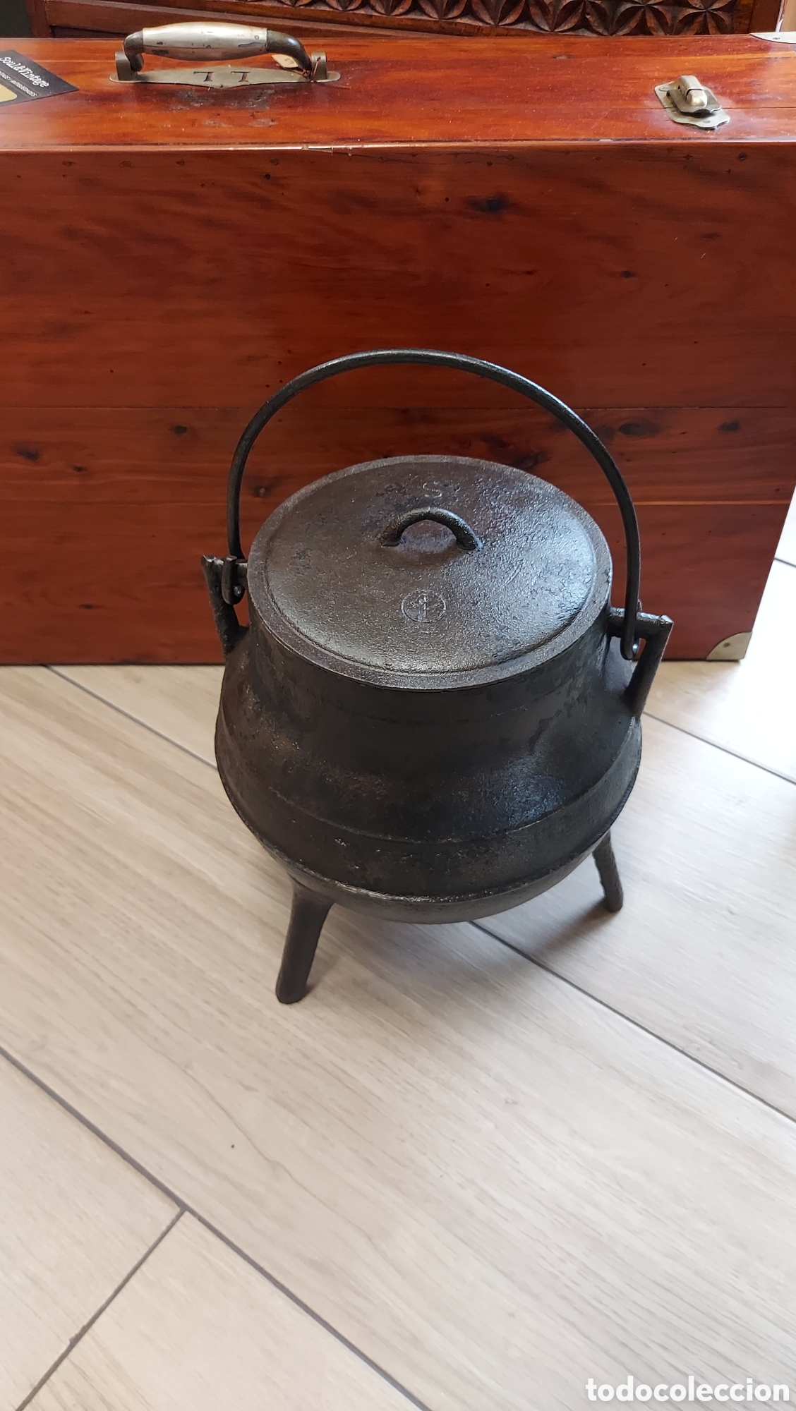 Antig&uuml;edades: Pote antiguo de hierro fundido - Foto 2