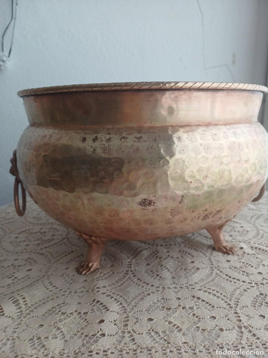 Antig&uuml;edades: Macetero o centro de mesa de laton - Foto 2