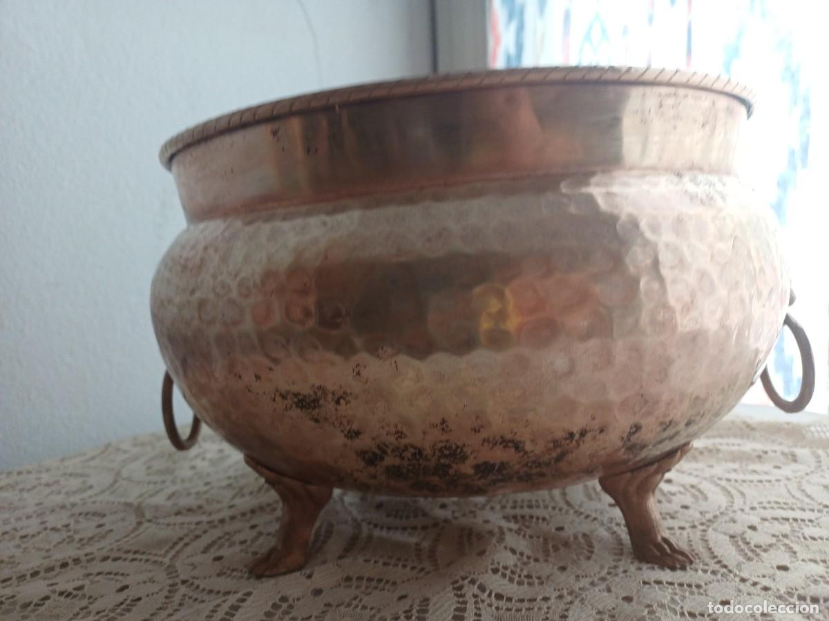 Antig&uuml;edades: Macetero o centro de mesa de laton - Foto 5