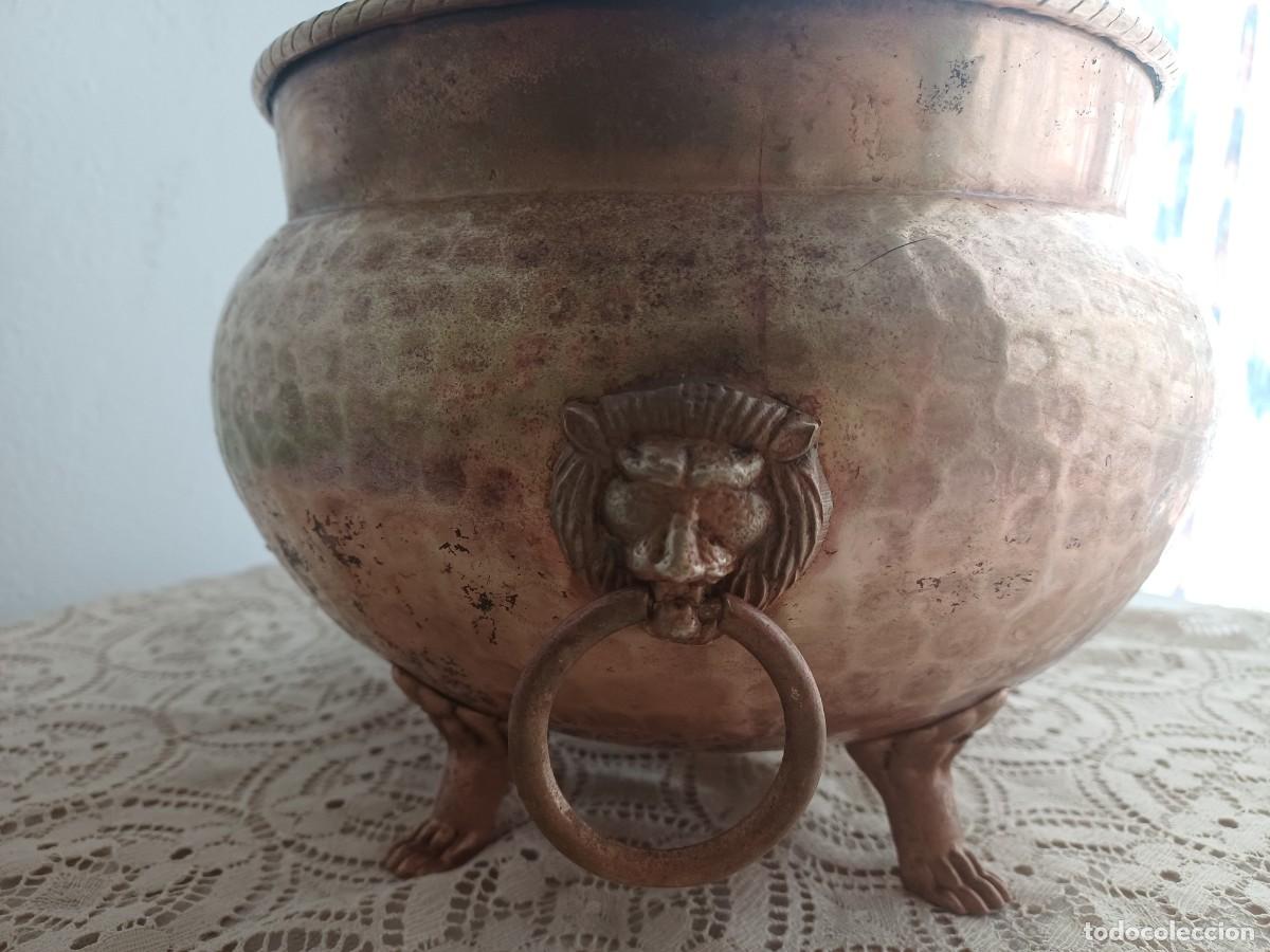 Antig&uuml;edades: Macetero o centro de mesa de laton - Foto 6