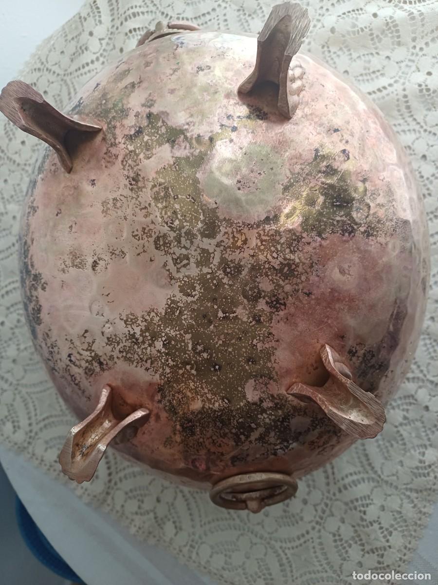 Antig&uuml;edades: Macetero o centro de mesa de laton - Foto 9