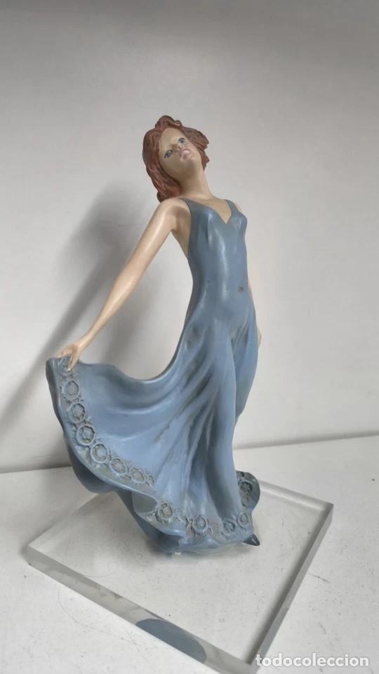 Antig&uuml;edades: Escultura Mujer Pintado - Foto 2