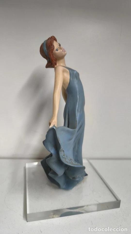 Antig&uuml;edades: Escultura Mujer Pintado - Foto 3