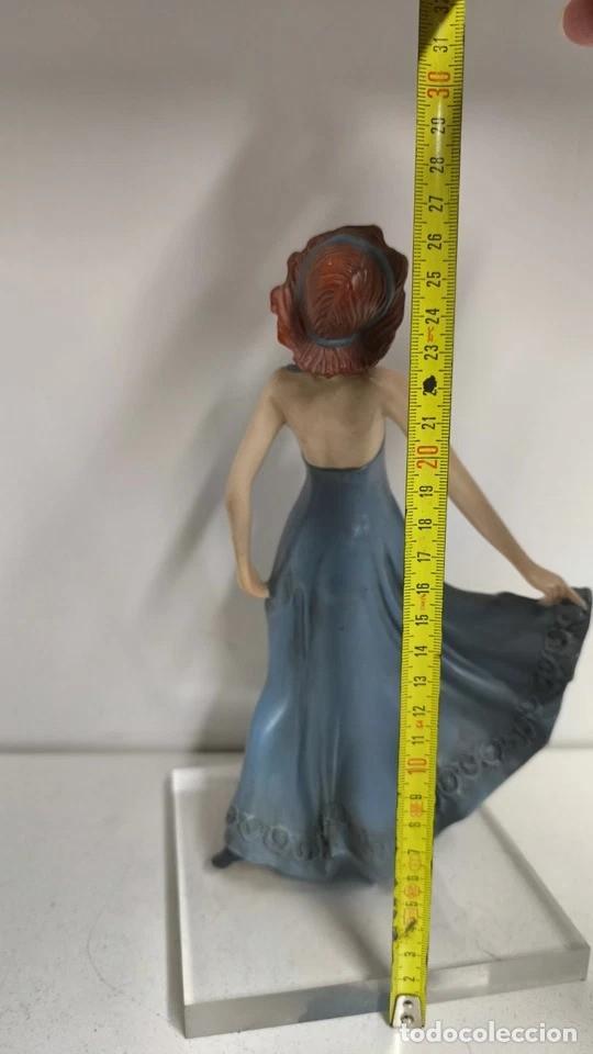 Antig&uuml;edades: Escultura Mujer Pintado - Foto 5