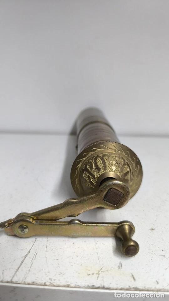 Antig&uuml;edades: Molinillo Pimienta Lat&oacute;n 22cm - Foto 2