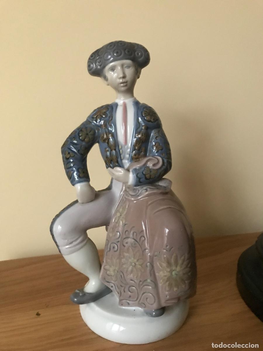 Antig&uuml;edades: LLadr&oacute;. Torero sentado - Foto 1