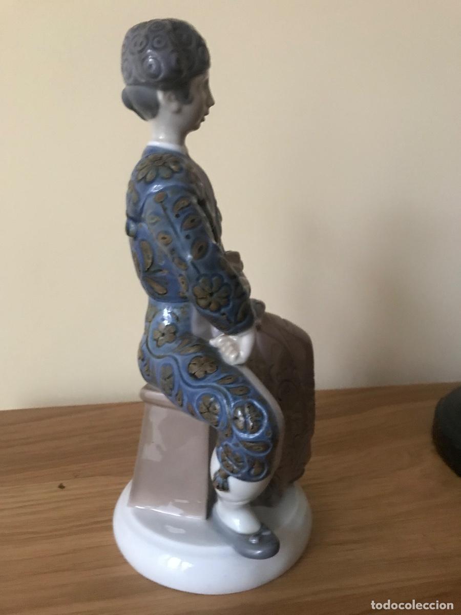Antig&uuml;edades: LLadr&oacute;. Torero sentado - Foto 2