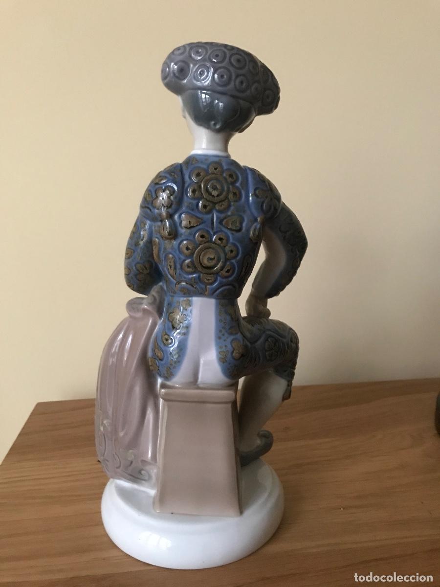 Antig&uuml;edades: LLadr&oacute;. Torero sentado - Foto 3