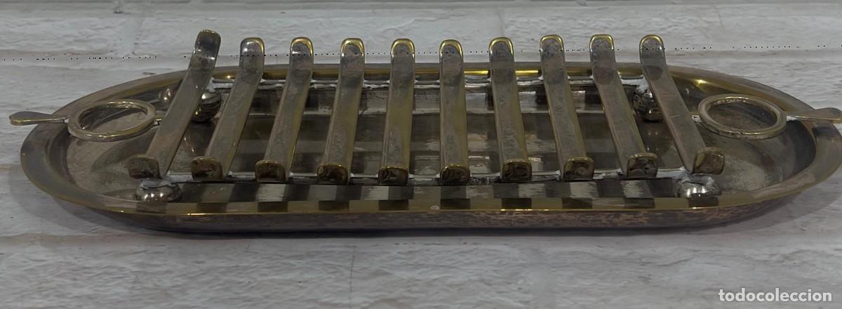 Antig&uuml;edades: Bandeja de metal pescado - Foto 3