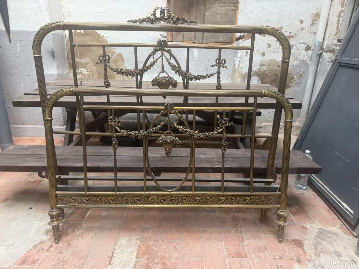 Antig&uuml;edades: Cabecero cama siglo XIX - Foto 1