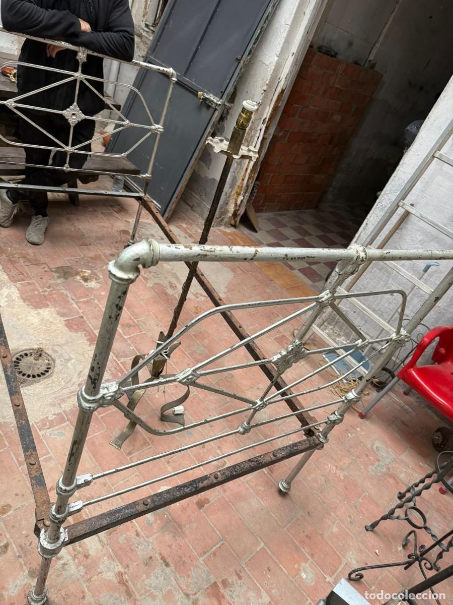 Antig&uuml;edades: Cabecero cama siglo XIX - Foto 6