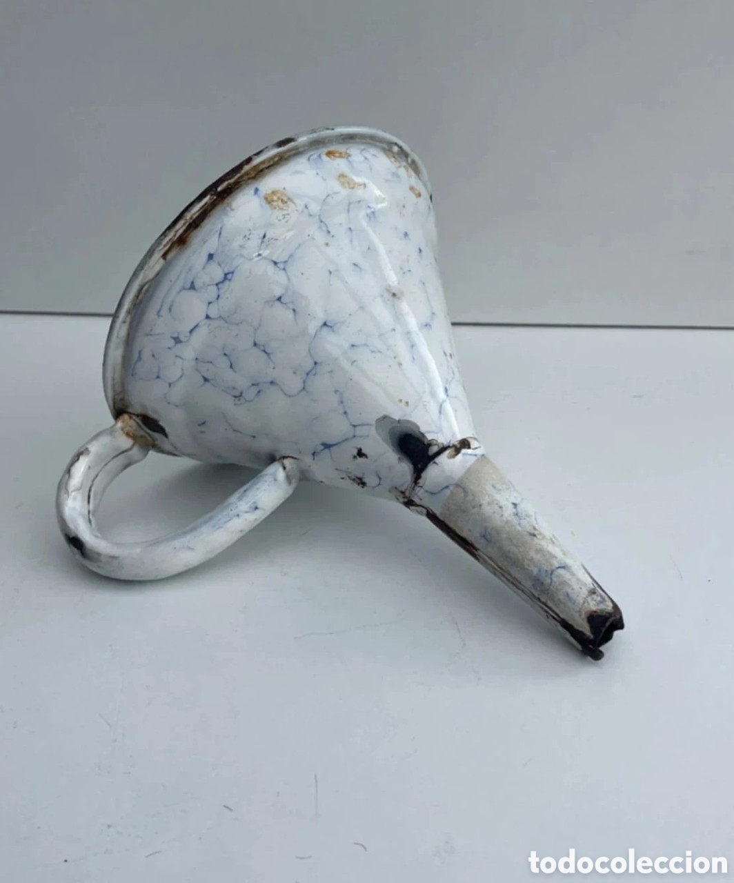 Antig&uuml;edades: Embudo esmaltado antiguo - Foto 1