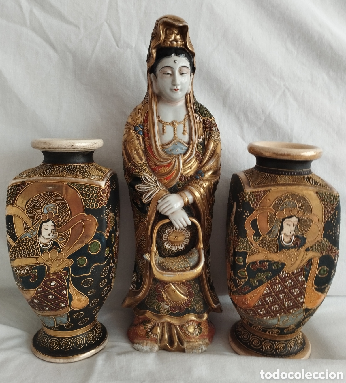 Antig&uuml;edades: Antigua Figura y Jarrones Japoneses. - Foto 1
