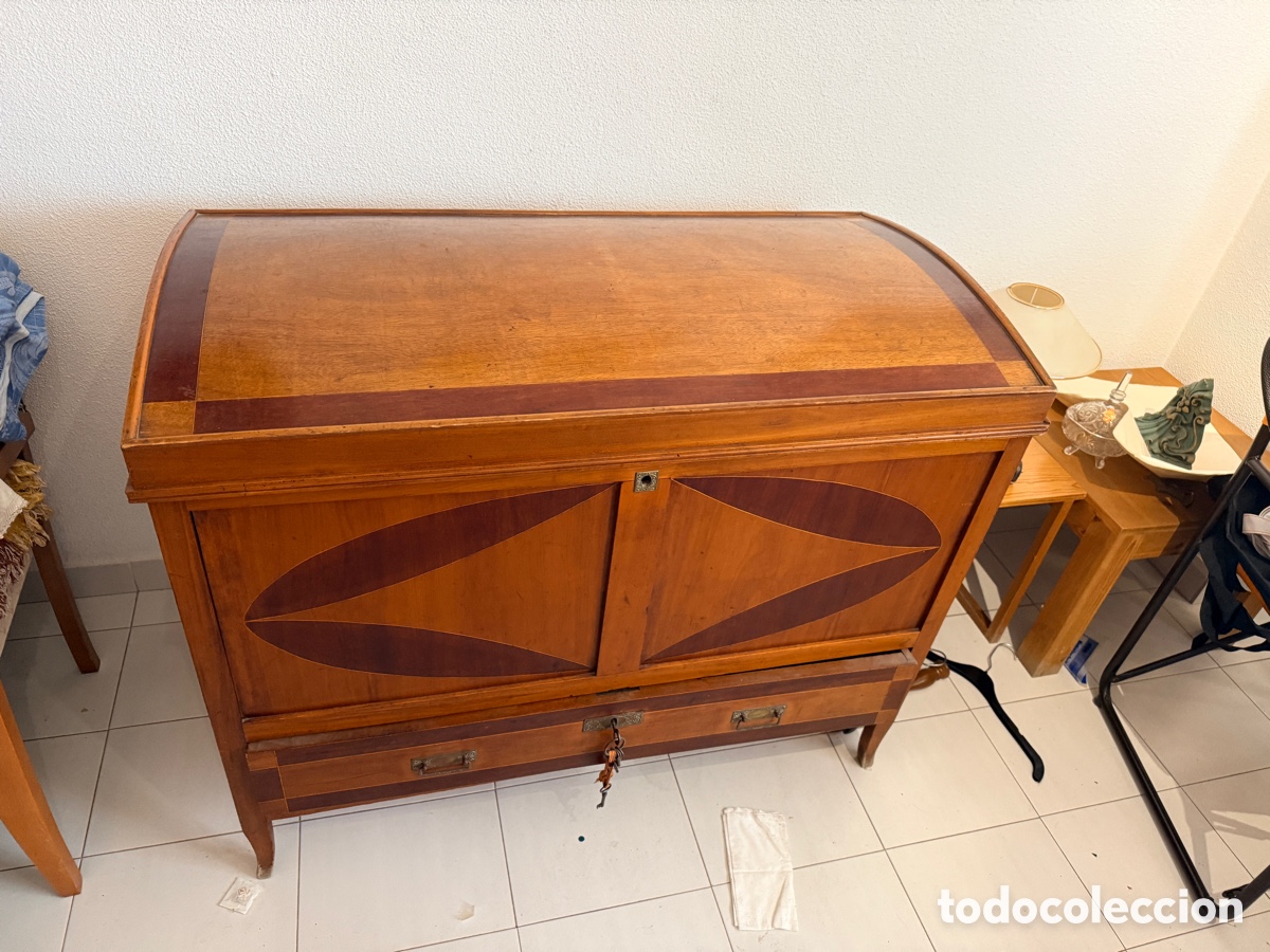 Antig&uuml;edades: Arca antigua a&ntilde;os 40 de madera - Foto 1
