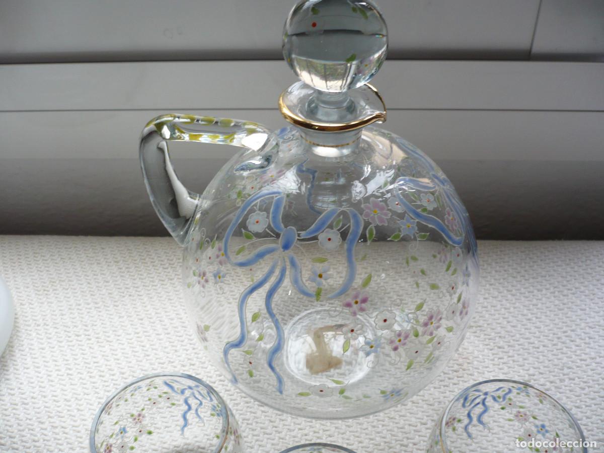 Antig&uuml;edades: Juego de botella y 6 vasos de cristal decorado. - Foto 5