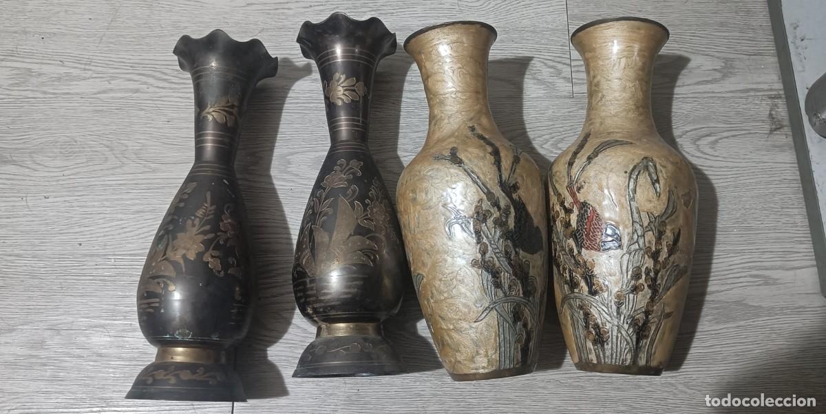 Antig&uuml;edades: 4 jarrones antiguos de laton - Foto 1