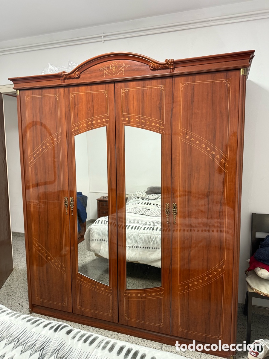 Antig&uuml;edades: Armario de madera con 4 puertas y espejos - Foto 1