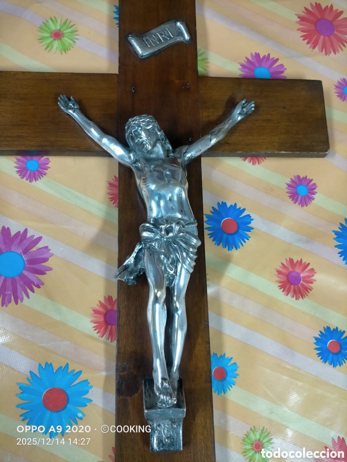 Antig&uuml;edades: Crucifijo de madera y el cristo de plata - Foto 1