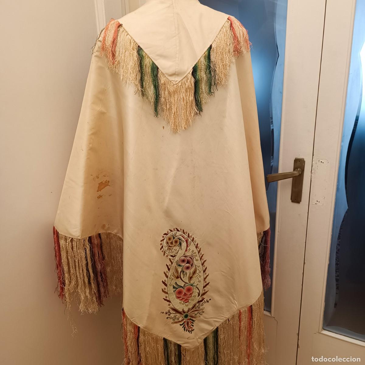 Antig&uuml;edades: CAPA BORDADA S.XIX EN SEDA - Foto 1