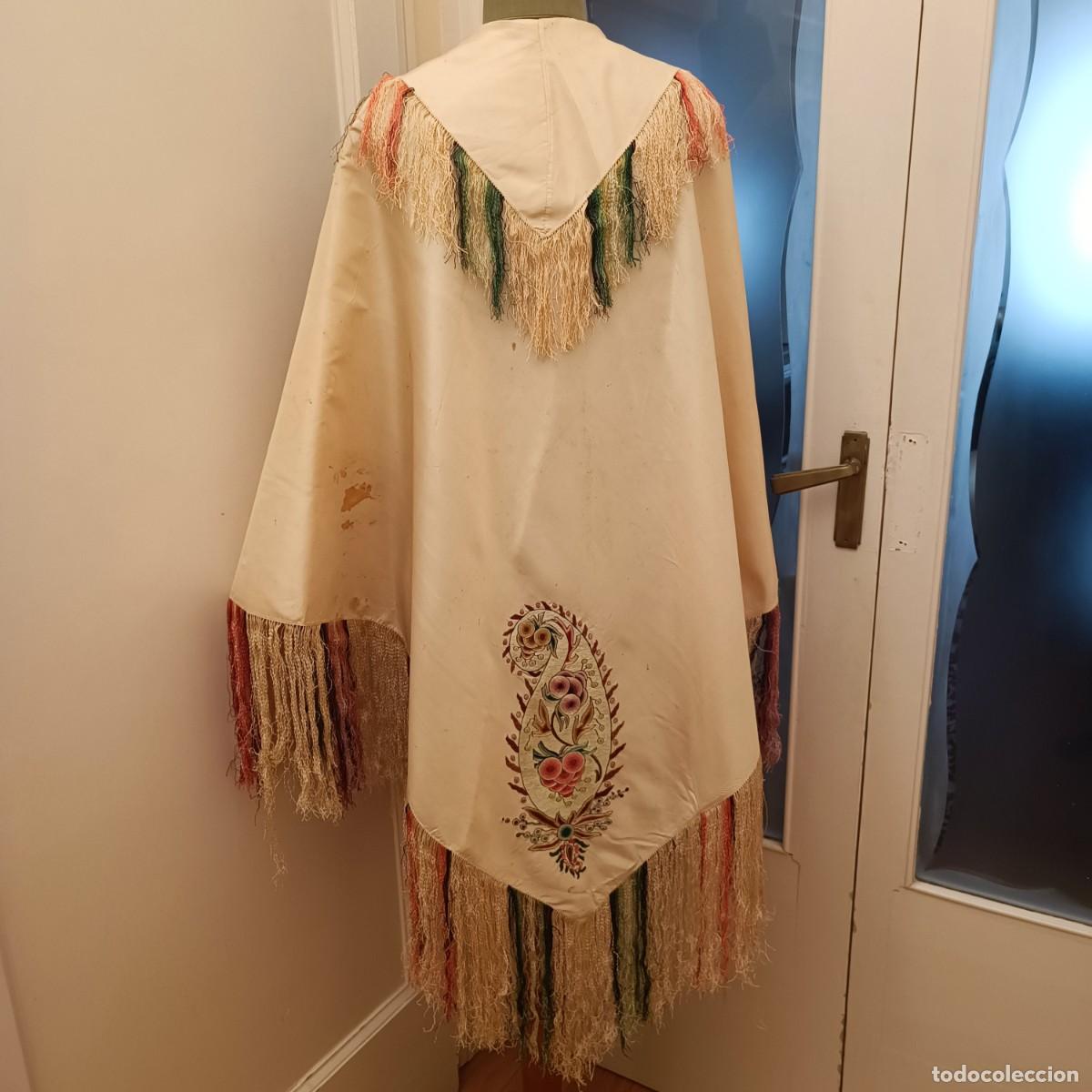 Antig&uuml;edades: CAPA BORDADA S.XIX EN SEDA - Foto 2