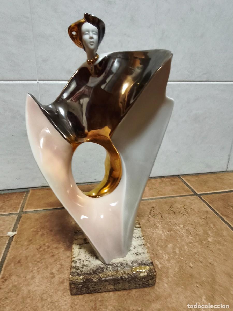 Antiguidades: Figura de porcelana Galos